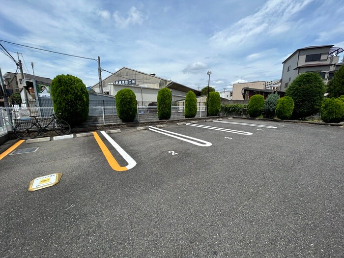 物件外観写真4　(駐車場)