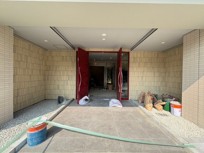 物件外観写真5　(エントランス部分)