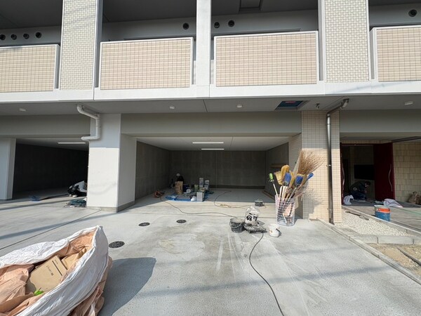 建築中