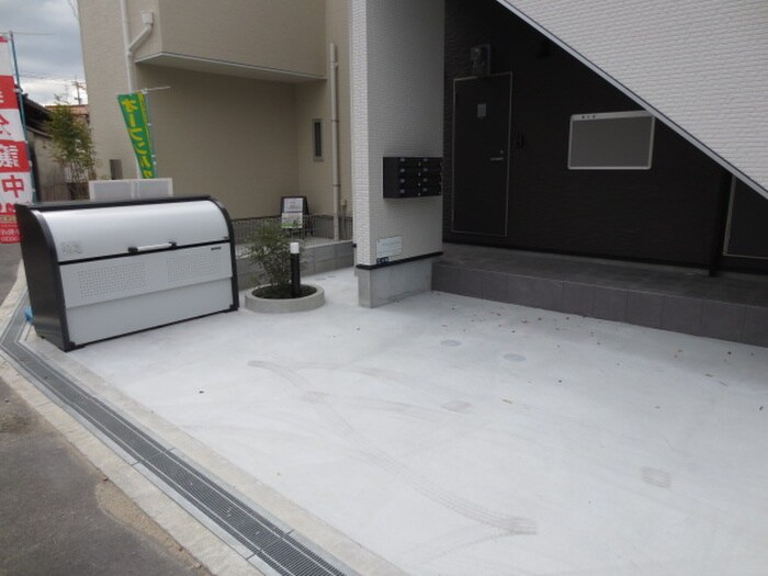 物件外観写真3　(駐輪場)