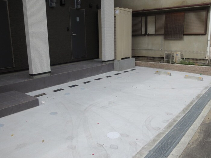 物件外観写真4　(駐車場)
