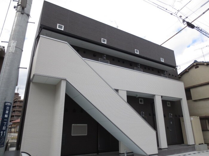 物件外観写真6　(エントランス部分)