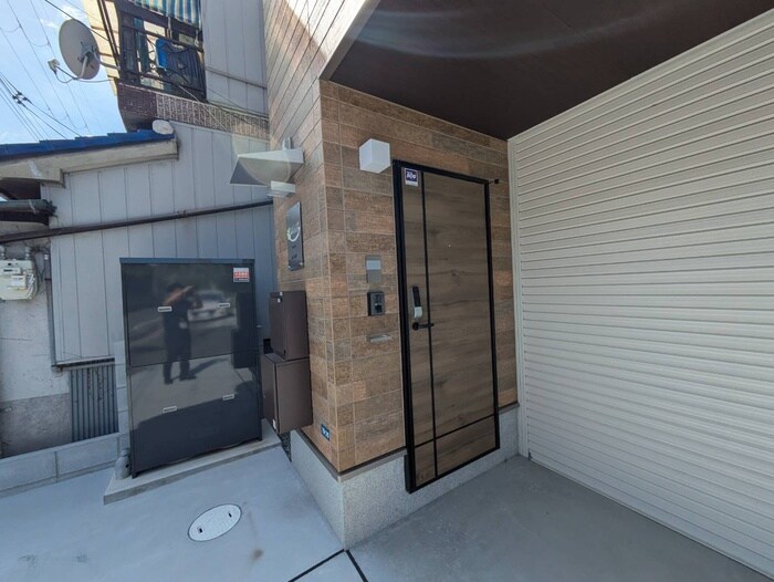 物件外観写真5　(エントランス部分)