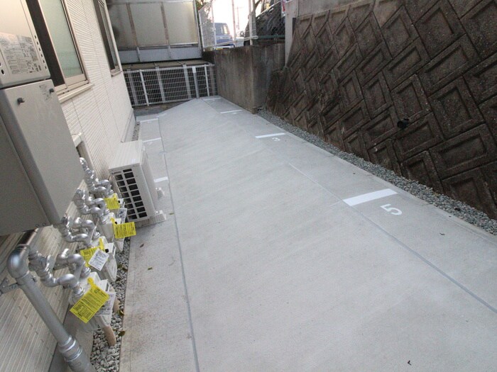 物件外観写真6　(駐輪場)