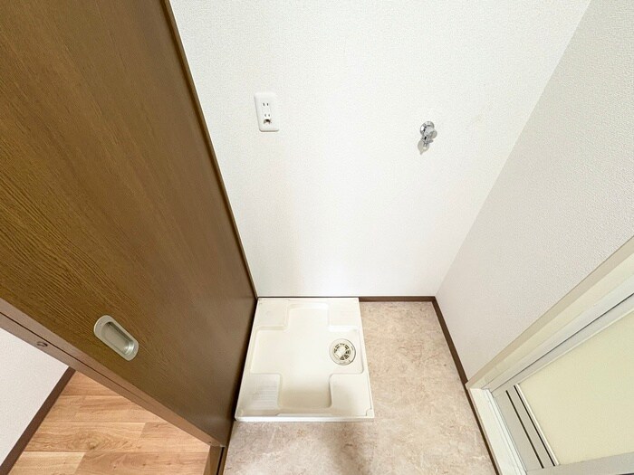 物件内観写真17　(洗濯機置場)