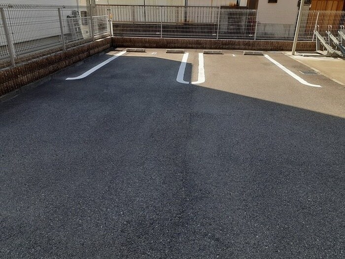 物件外観写真6　(駐車場)