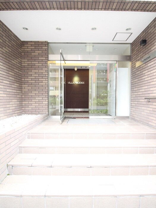 物件外観写真2　(エントランス部分)