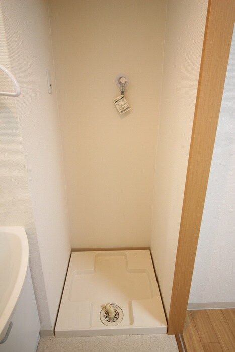 物件内観写真10　(洗濯機置場)