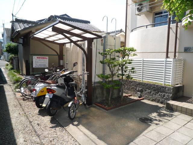 物件外観写真3　(駐輪場)