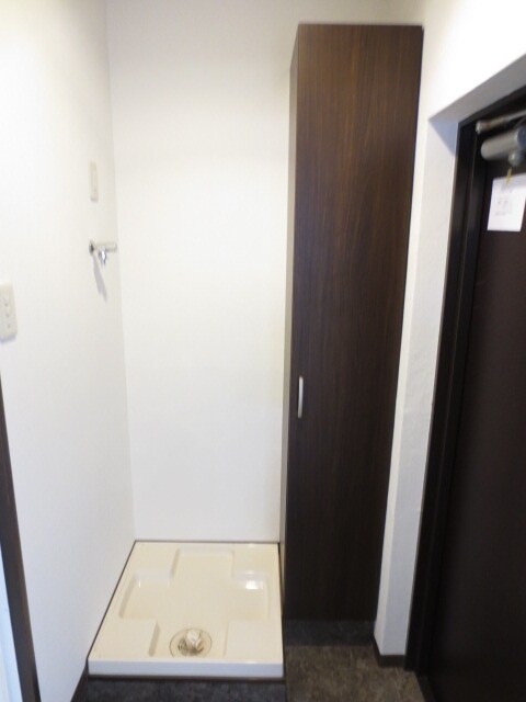 物件内観写真13　(洗濯機置場)