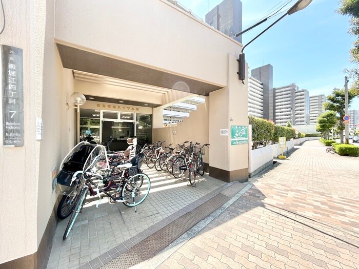 物件外観写真2　(エントランス部分)