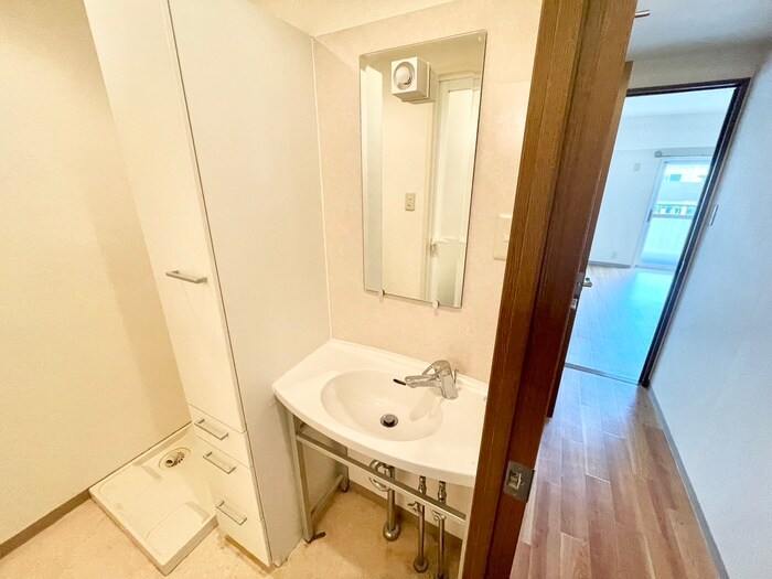 物件内観写真13　(洗濯機置場)