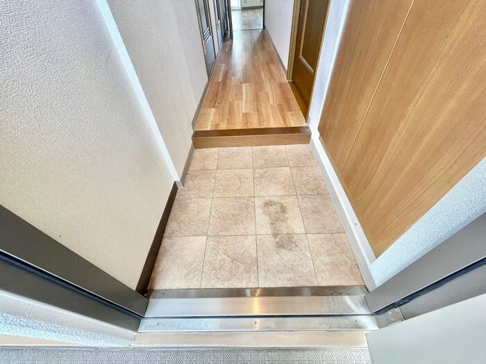 物件内観写真17　(玄関)