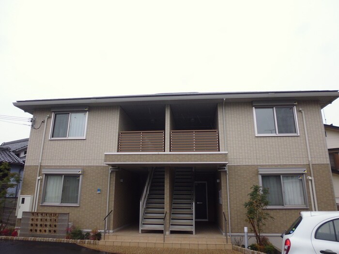 物件外観写真2　(エントランス部分)