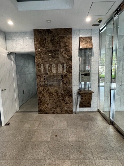 物件外観写真4　(エントランス部分)