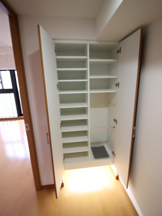 物件内観写真14　(靴箱)