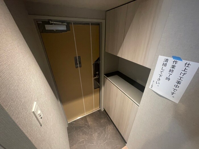 物件内観写真7　(玄関)