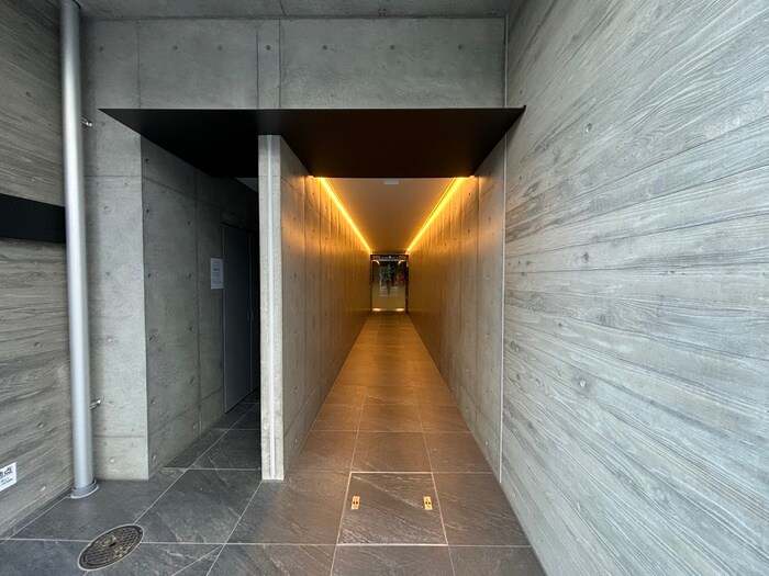 物件外観写真5　(エントランス部分)