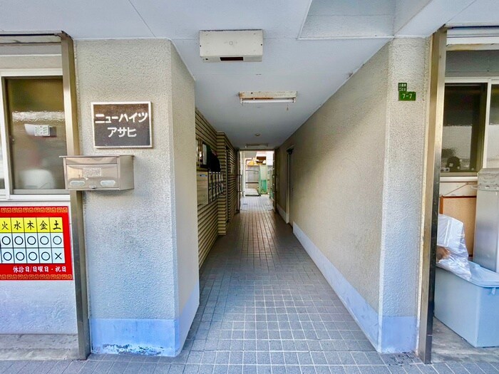 物件外観写真3　(エントランス部分)