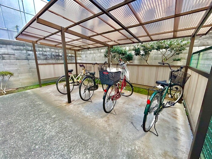 物件外観写真5　(駐輪場)