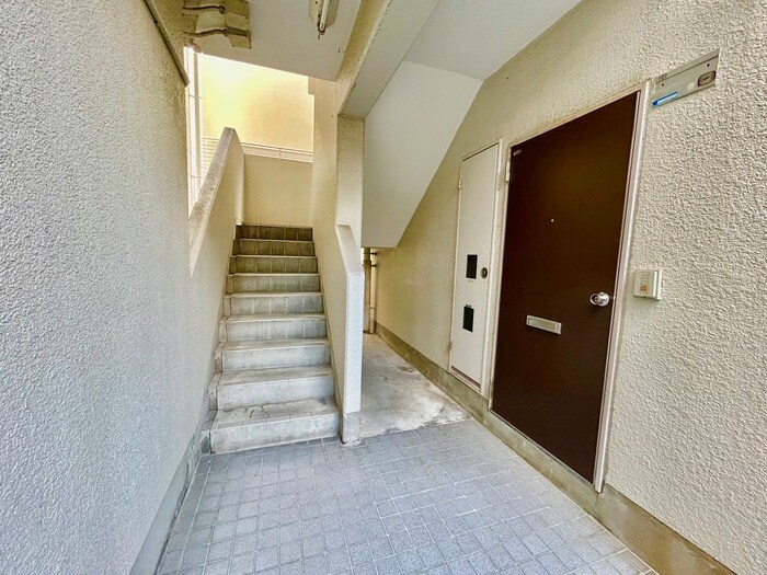 物件外観写真6　(エントランス部分)