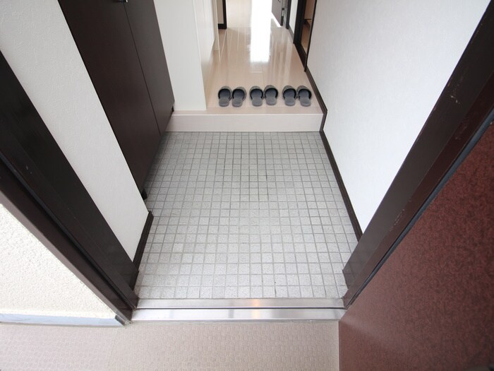 物件内観写真11　(玄関)