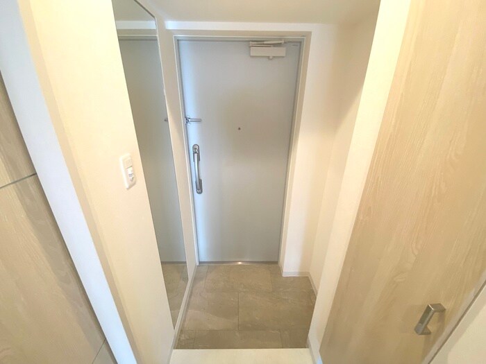 物件内観写真13　(玄関)