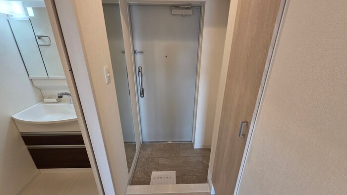 物件内観写真15　(玄関)