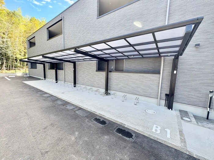 物件外観写真4　(駐輪場)