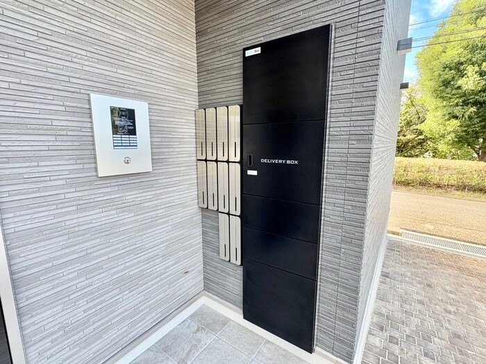 物件外観写真6　(エントランス部分)