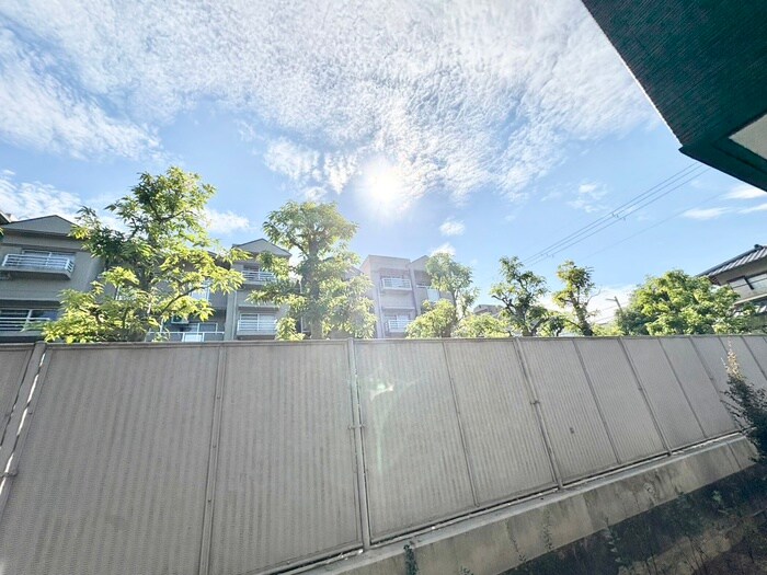 物件内観写真16　(室内からの展望)