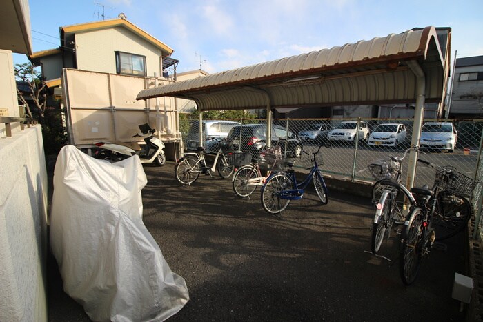 物件外観写真3　(駐輪場)