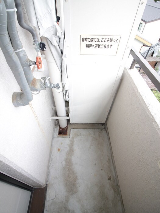 物件内観写真16　(洗濯機置場)