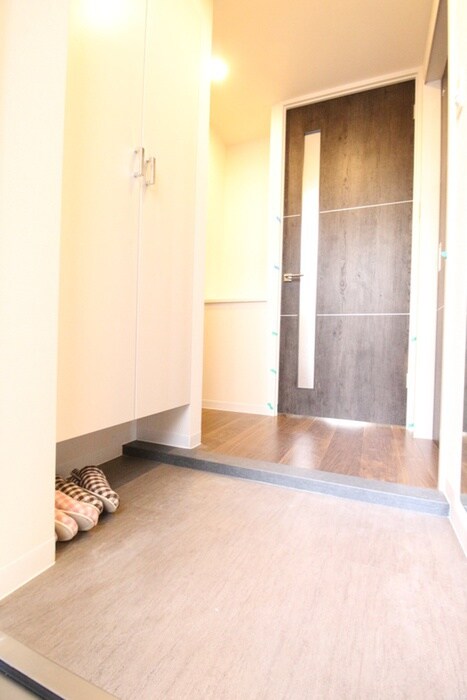 物件内観写真12　(玄関)