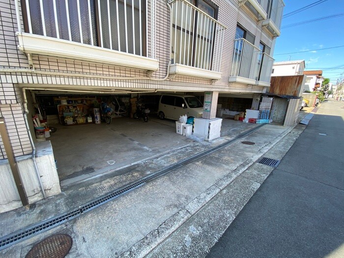 物件外観写真6　(駐車場)