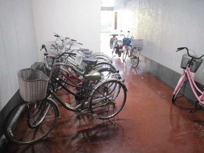 物件外観写真3　(駐輪場)