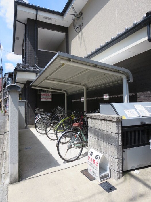 物件外観写真4　(駐輪場)