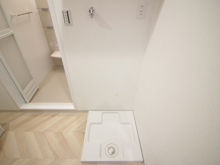 物件内観写真10　(洗濯機置場)