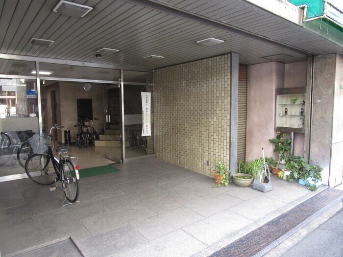 物件外観写真3　(エントランス部分)