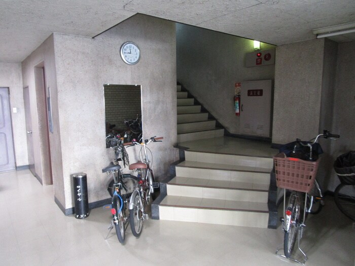 物件外観写真4　(エントランス部分)