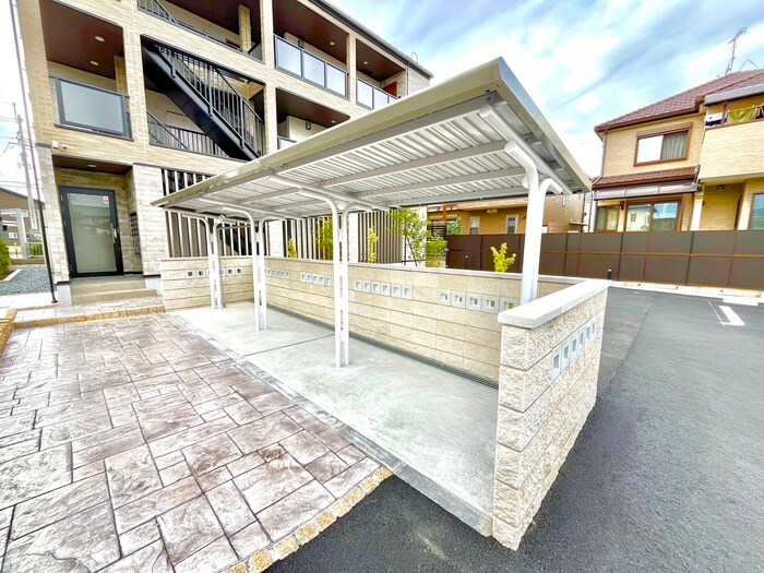 物件外観写真4　(駐輪場)