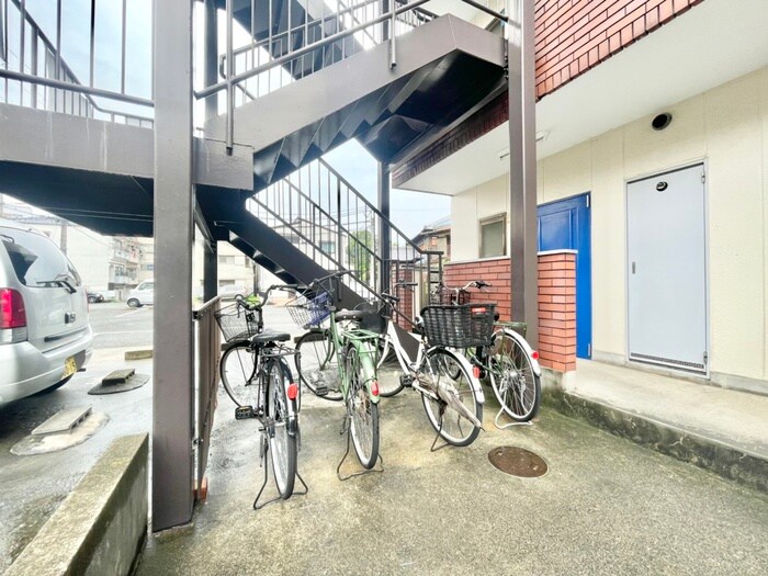 物件外観写真4　(駐輪場)