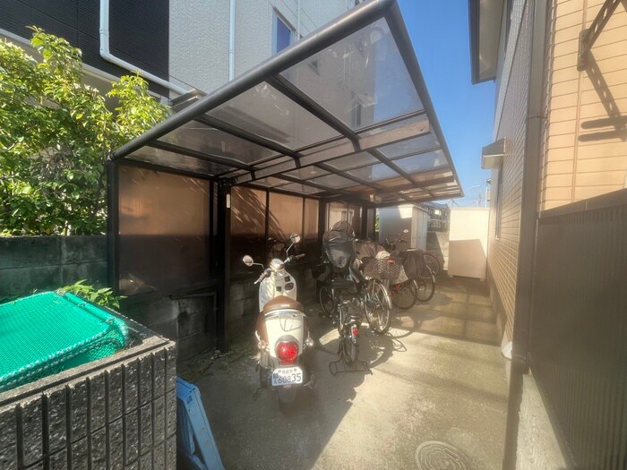 物件外観写真6　(駐輪場)