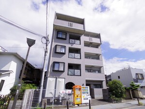 カトルセゾン外観写真