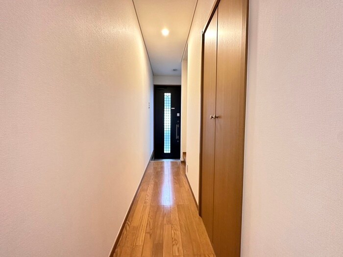 物件内観写真17　(廊下)