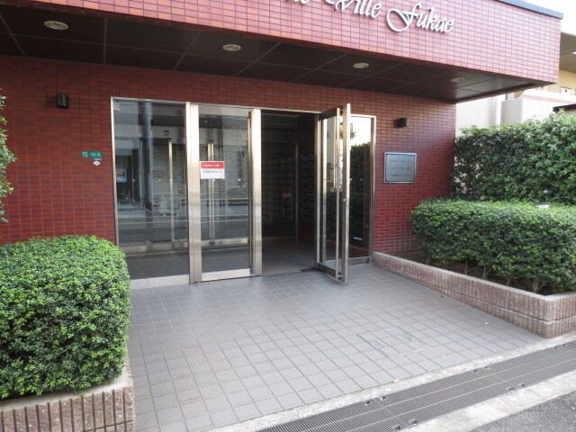 物件外観写真3　(エントランス部分)