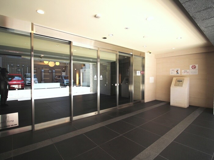 物件外観写真2　(エントランス部分)