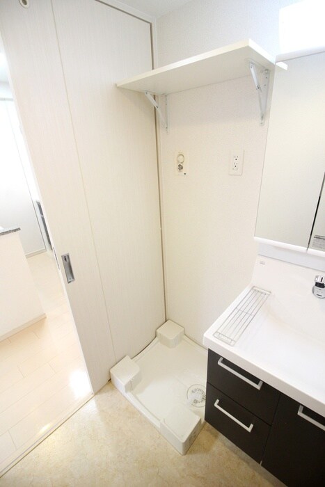 物件内観写真12　(洗濯機置場)