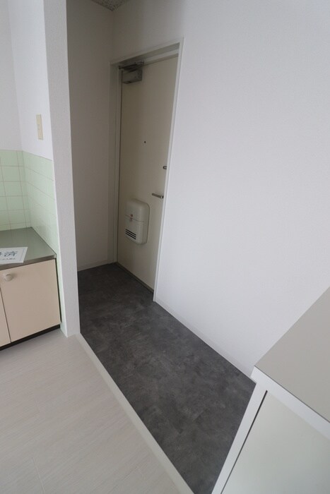 物件内観写真13　(玄関)