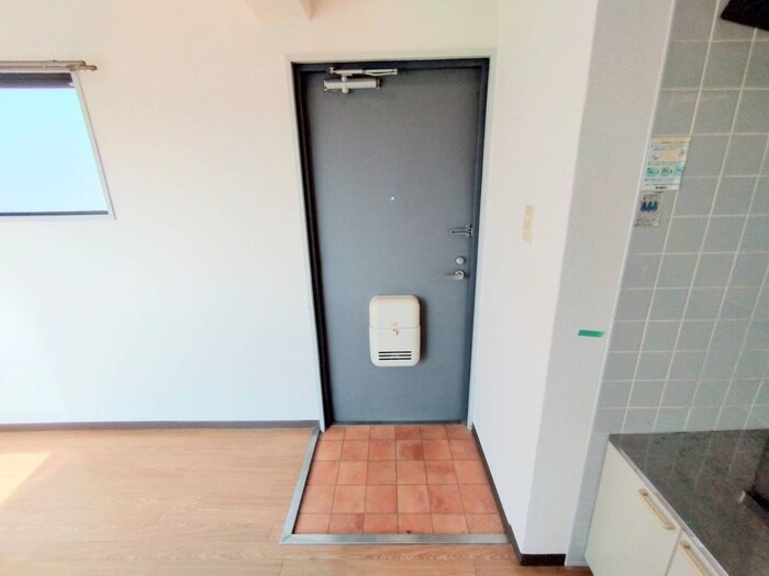 物件内観写真16　(玄関)